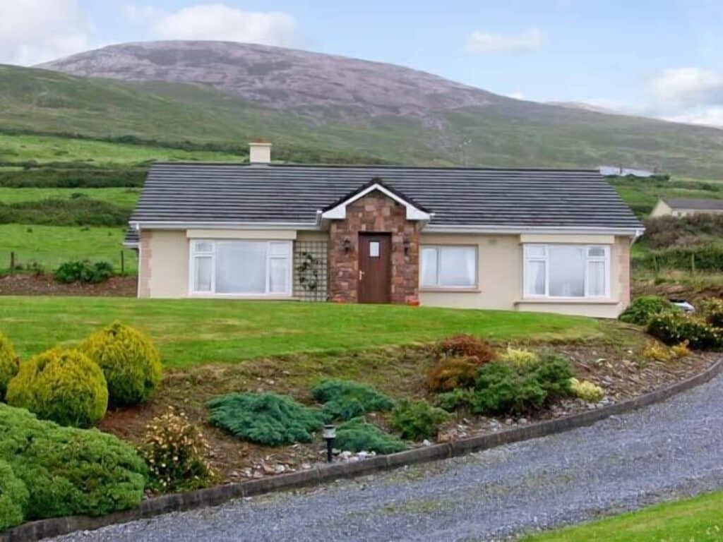 I would easily spend 7 days in this home rental for my Ireland travel itinerary.