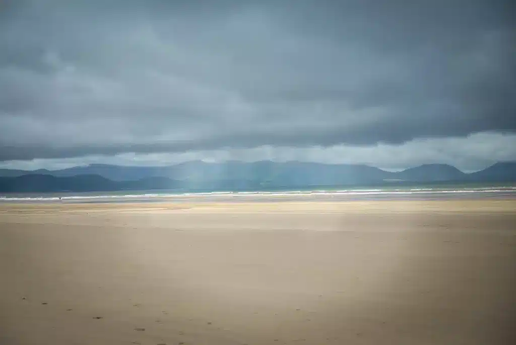 Beautiful Inch beach on Dingle Peninsula which is a highlight on the map of attractions and on your Ireland road trip guide. 