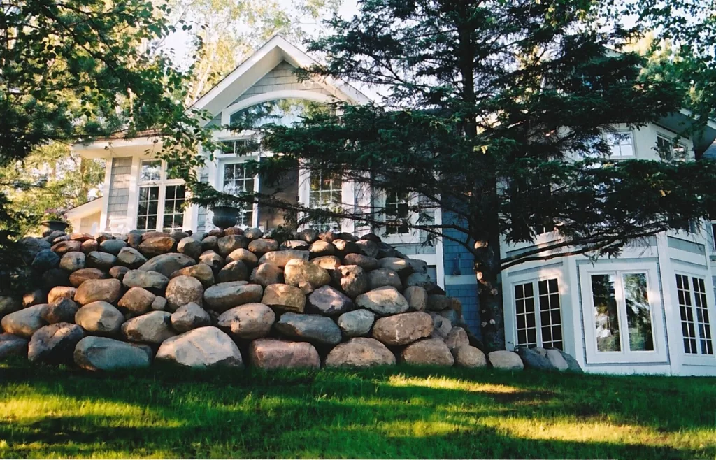 For a larger family, this lakeside VRBO is a wonderful place to rent near Hayward, Wi. 