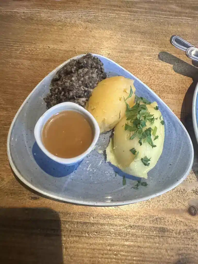 Eating at Greyfriars Bobby was on our list of things to do. 